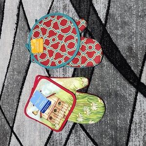 WOMEN OWNED & MAINSTAYS OVEN MITT & POTHOLDER BUNDLE